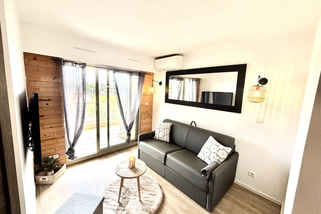 Appartement Vue Mer, Piscine &amp; Tennis à Vallauris
