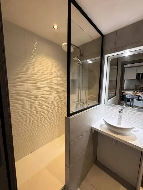 Appartement Vue Mer, Piscine &amp; Tennis à Vallauris
