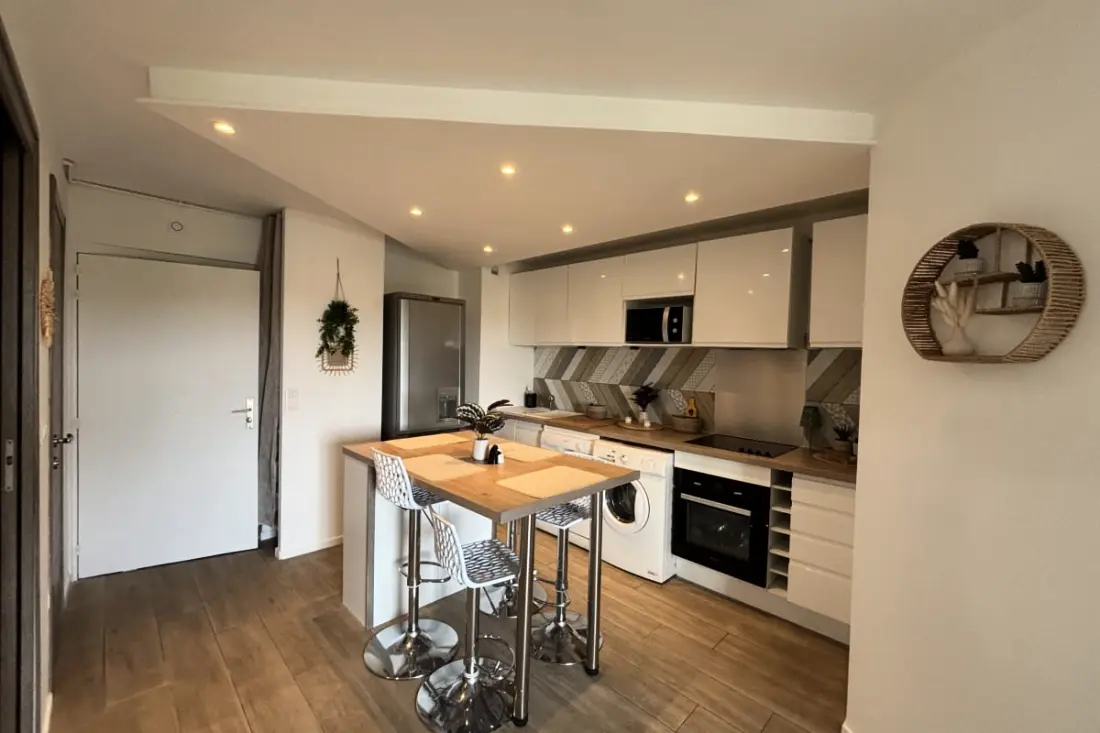Appartement Vue Mer, Piscine &amp; Tennis à Vallauris