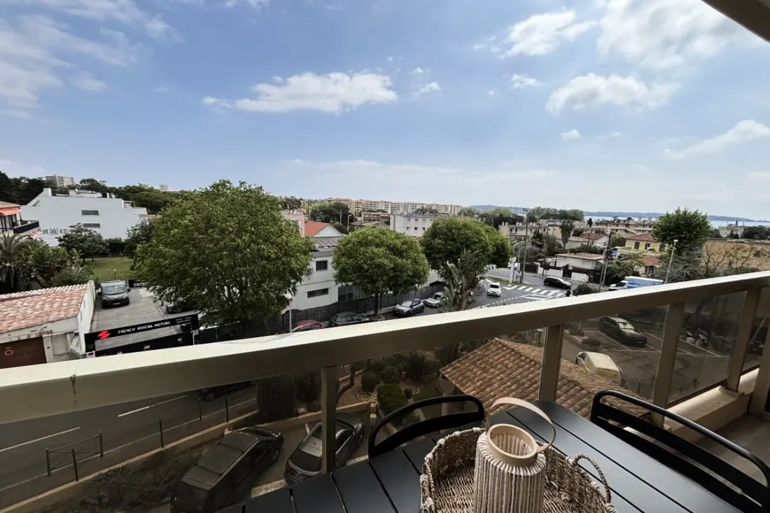 Appartement Vue Mer, Piscine &amp; Tennis à Vallauris