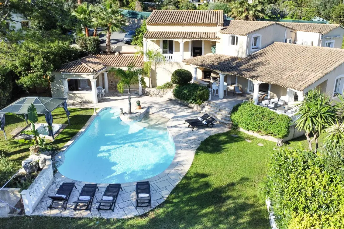 Residence Superb Villa 330m2 úszómedence és Jacuzzi