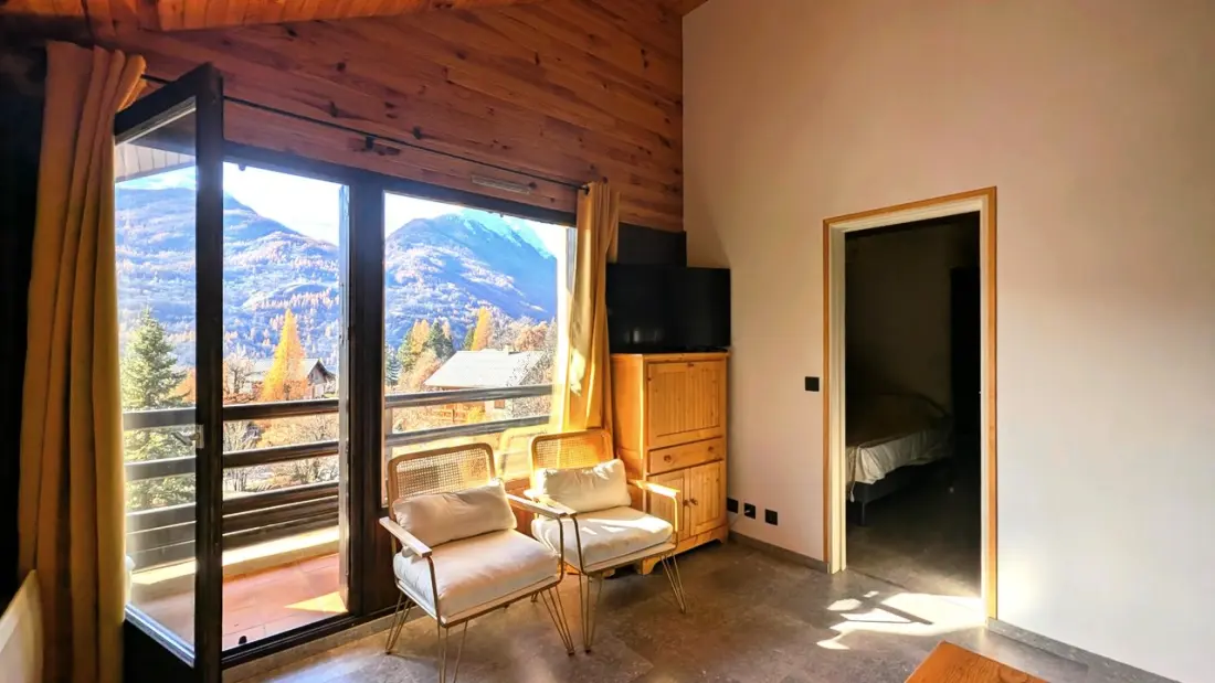 Carlines Residence