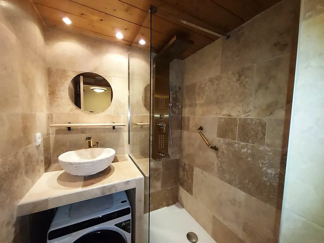 Athamante Residence G