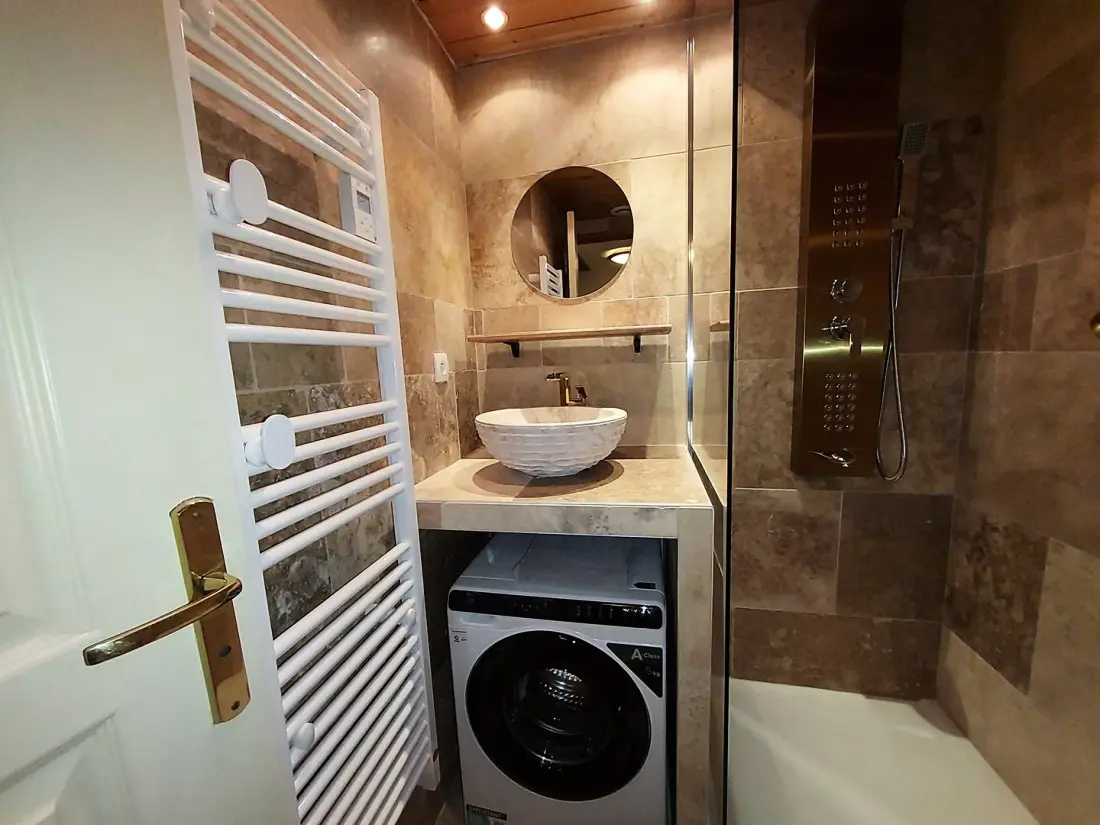 Athamante Residence G