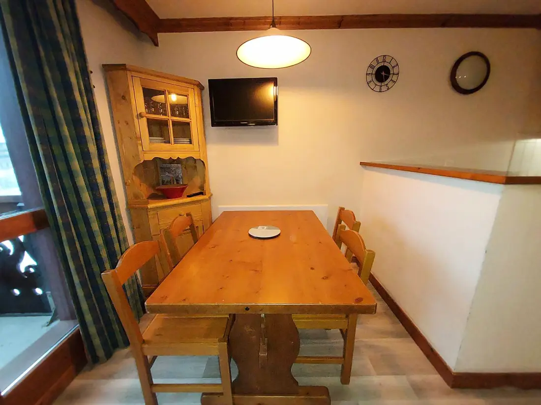 Athamante Residence G