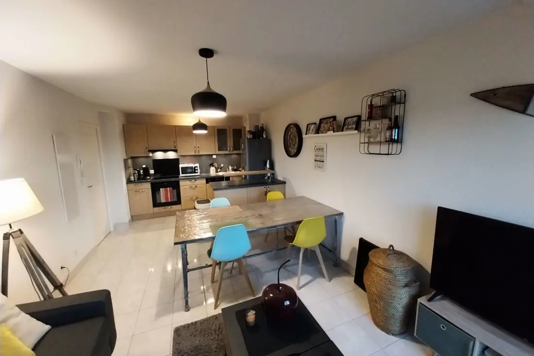 Charming T3 With Balcony Near Beach