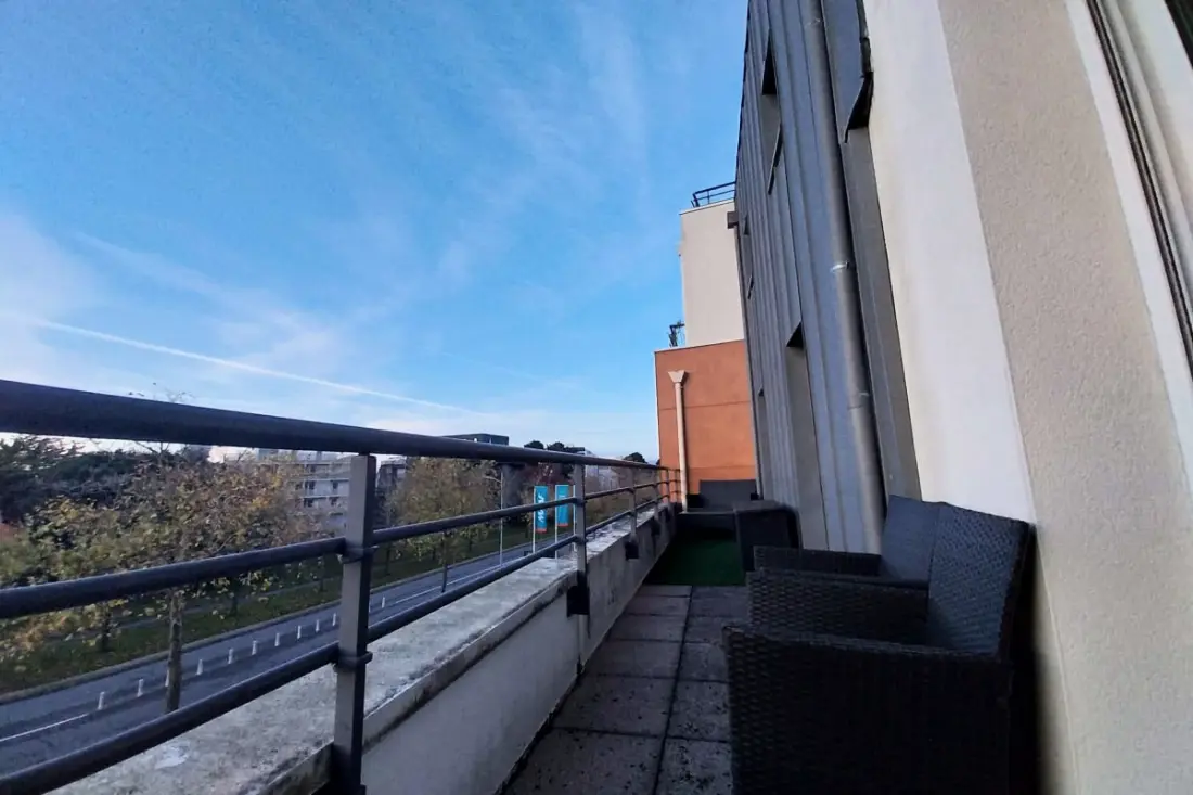 Charming T3 With Balcony Near Beach