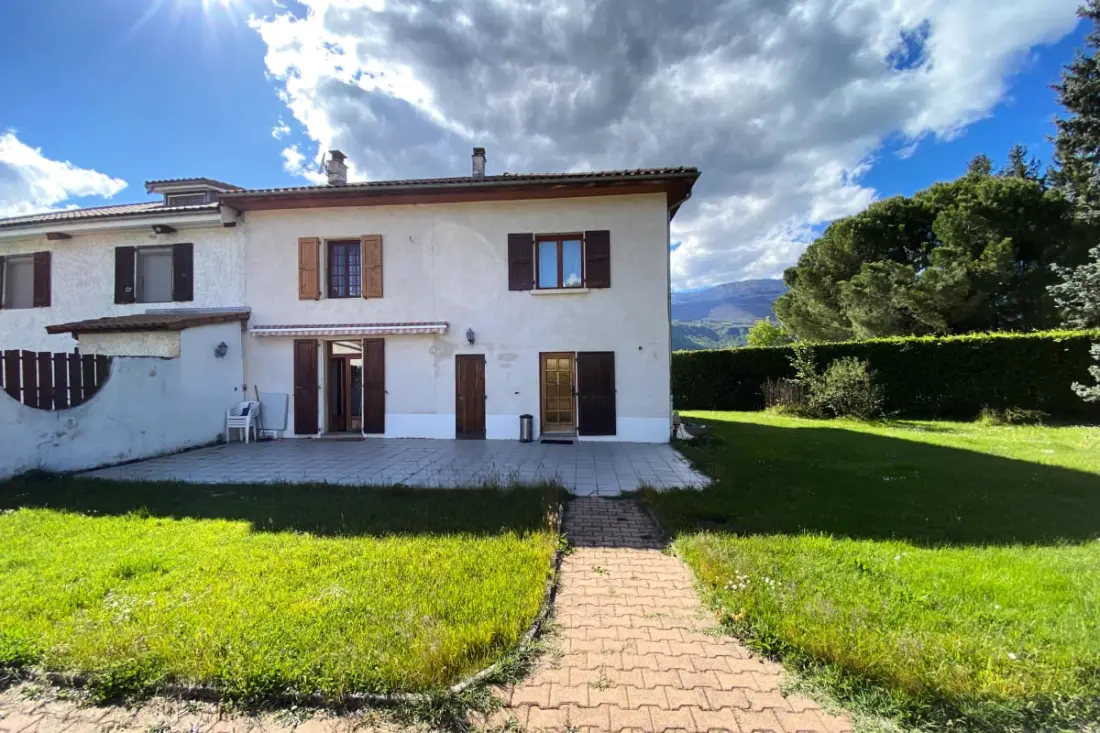 - Igen. La Maison De Varces