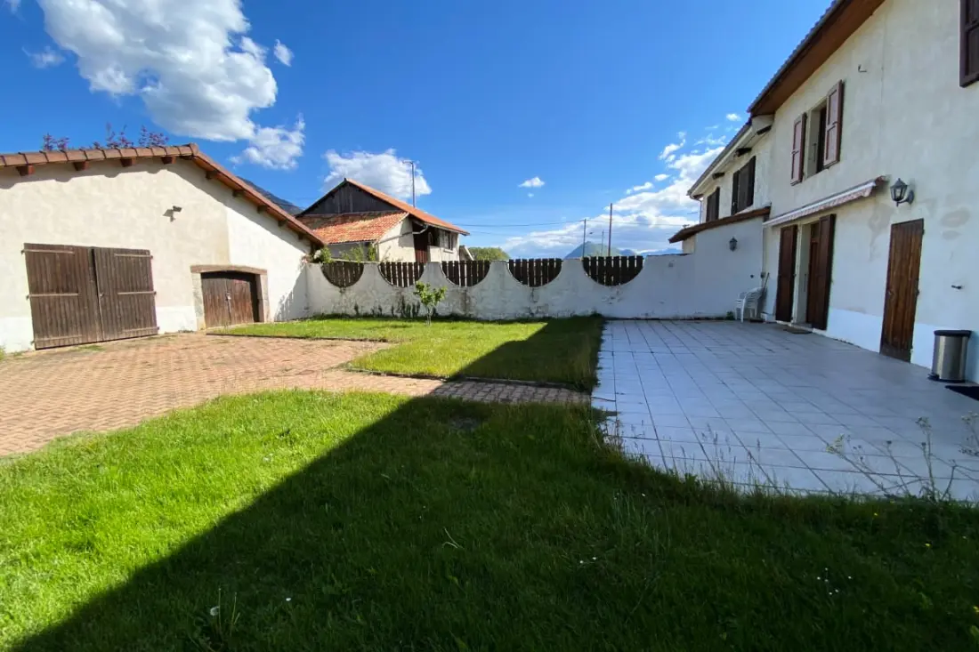 - Igen. La Maison De Varces