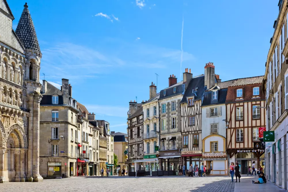 Bourg Est – Vigelière 3 Stars★★★