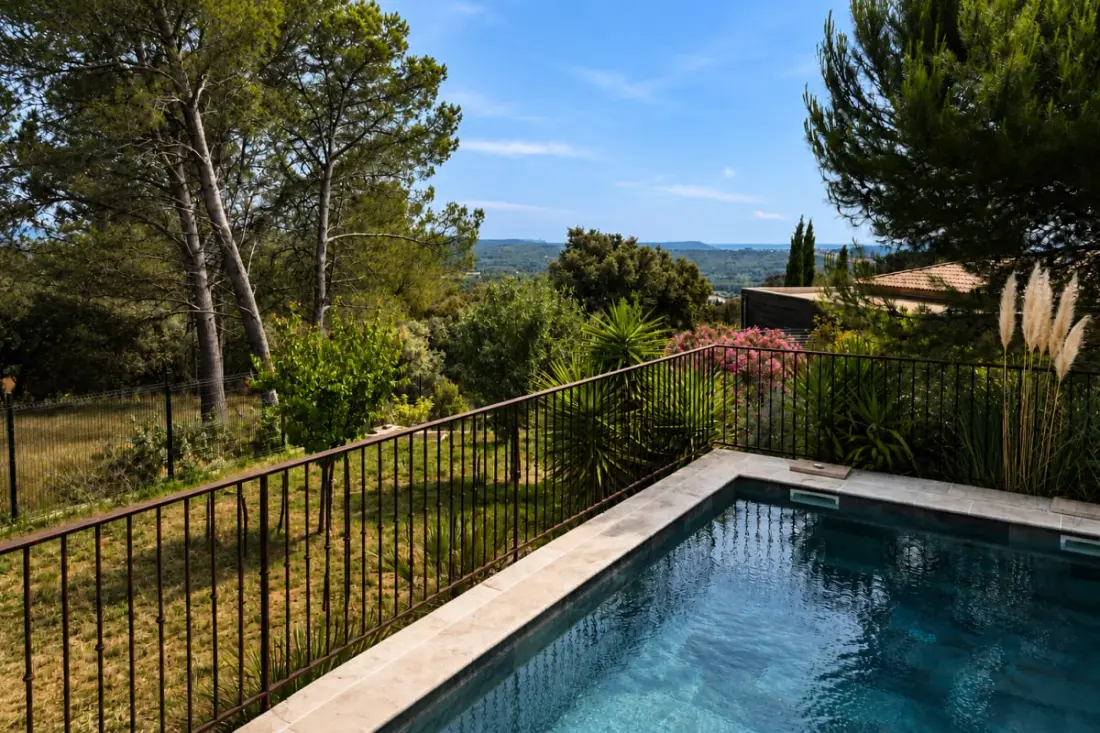 La Villa Des Pins - Természet és úszómedence