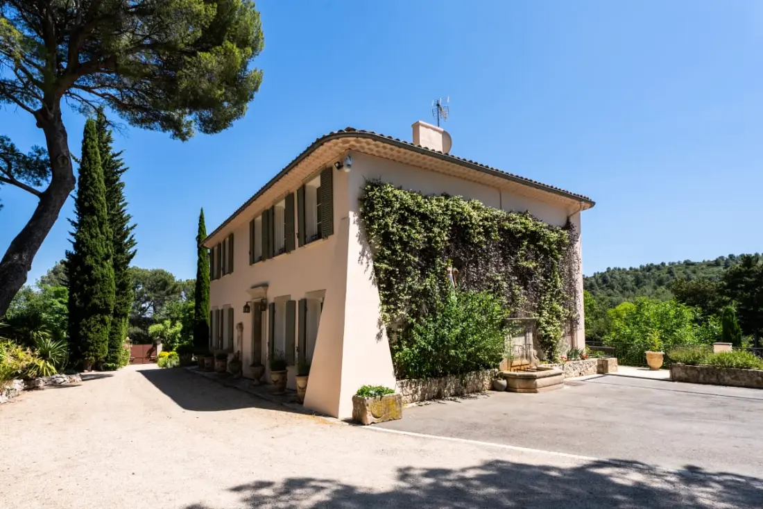 Domaine De La Rose Countesse – Luxury Art Intimist in Provence