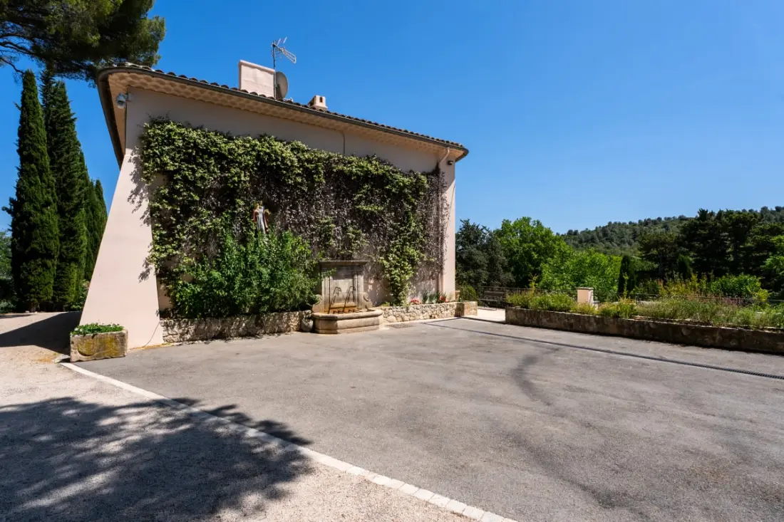 Domaine De La Rose Countesse – Luxury Art Intimist in Provence