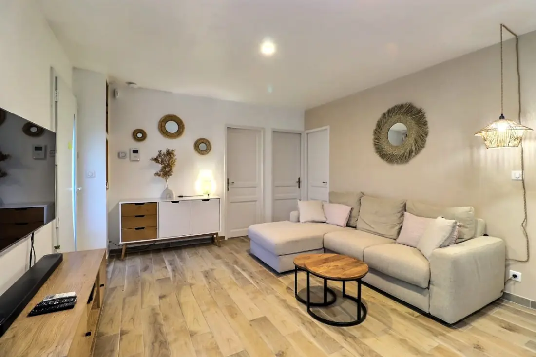 A háziasszony Les Pins