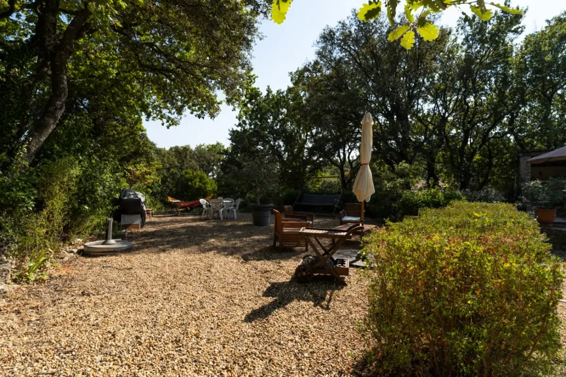 Oak. Alpilles és Luberon közelében fűtött medence