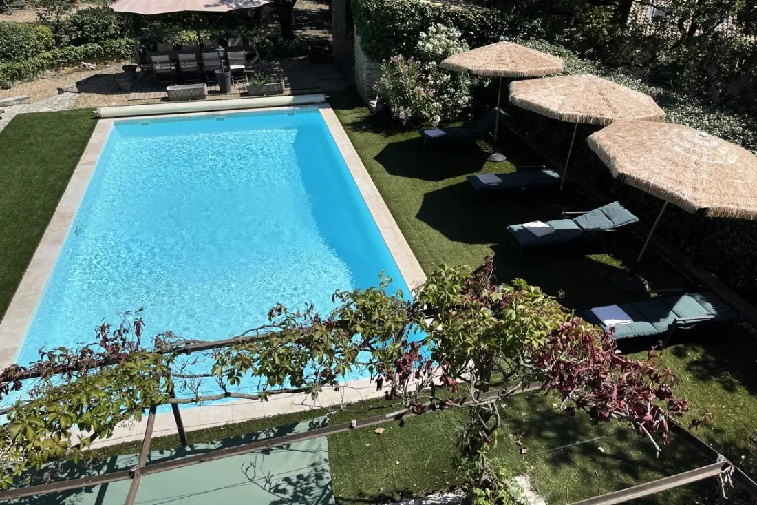 Oak. Alpilles és Luberon közelében fűtött medence