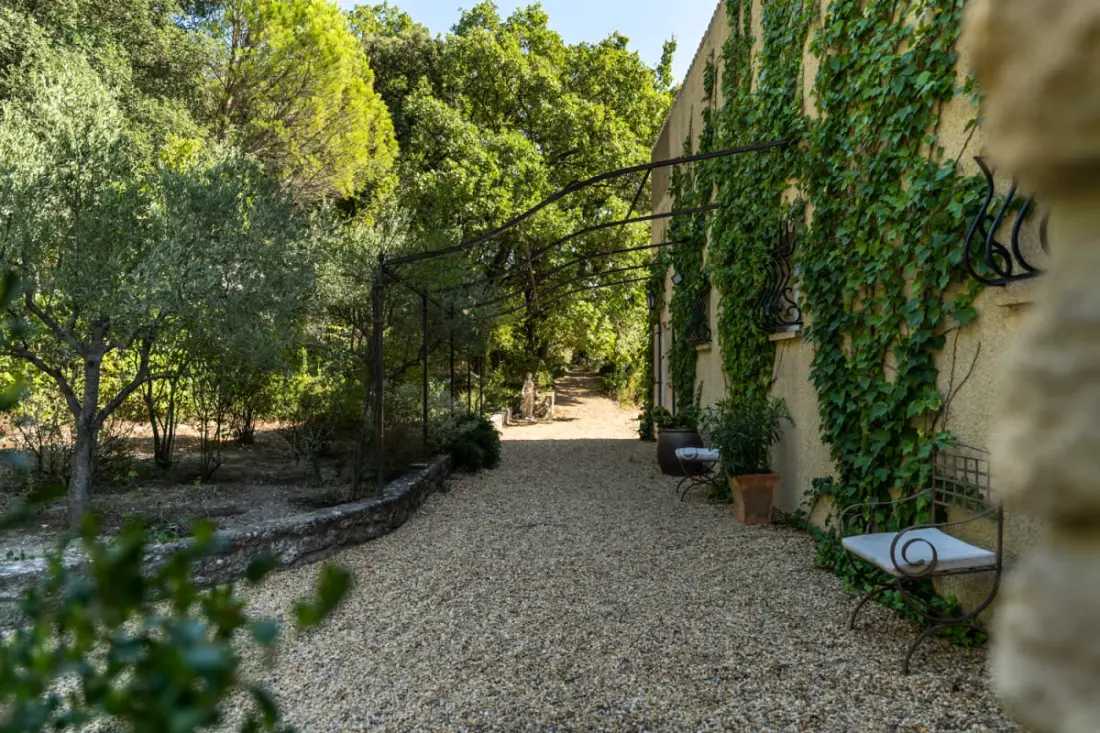 Oak. Alpilles és Luberon közelében fűtött medence