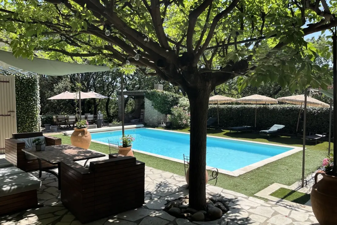 Oak. Alpilles és Luberon közelében fűtött medence