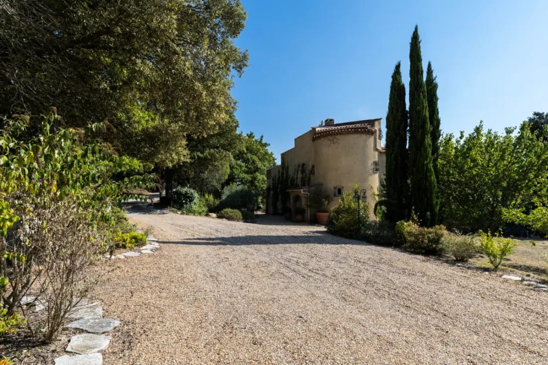 Oak. Alpilles és Luberon közelében fűtött medence