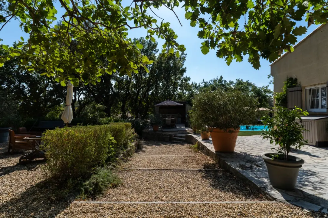 Oak. Alpilles és Luberon közelében fűtött medence