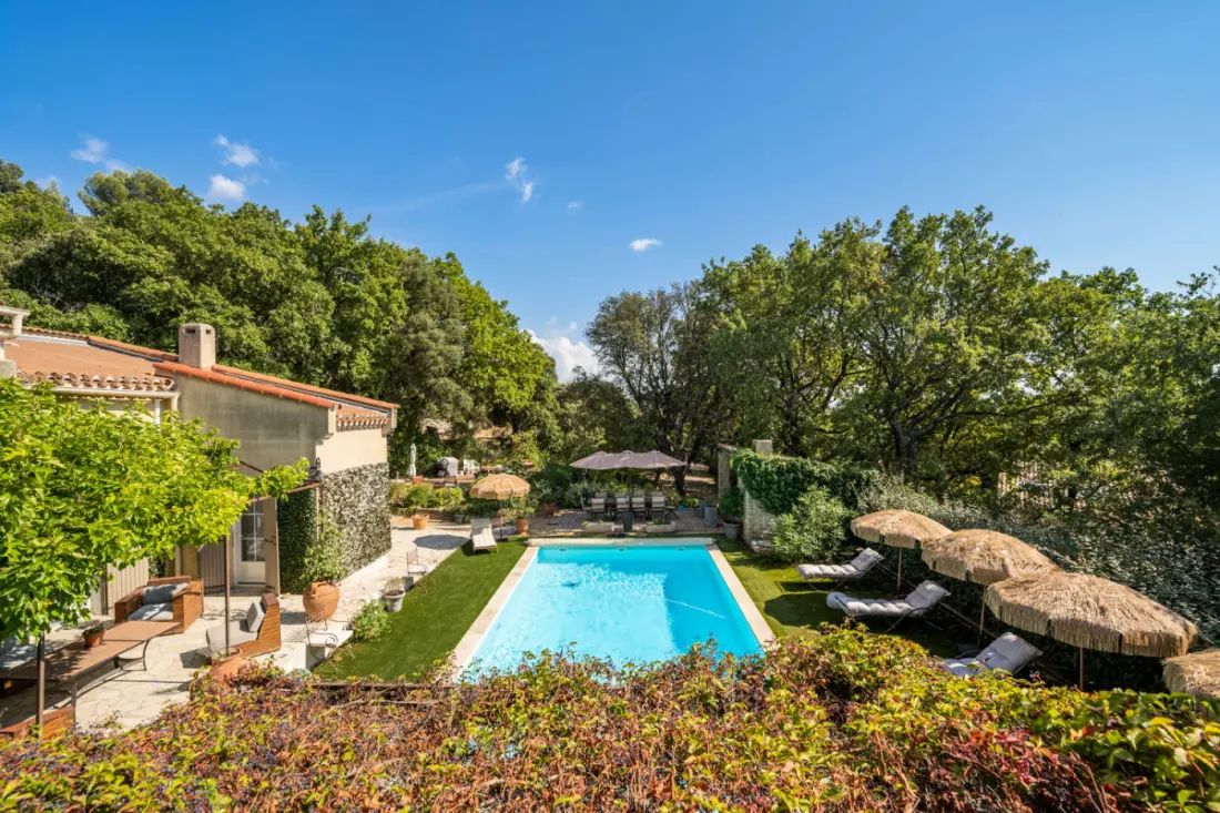 Oak. Alpilles és Luberon közelében fűtött medence
