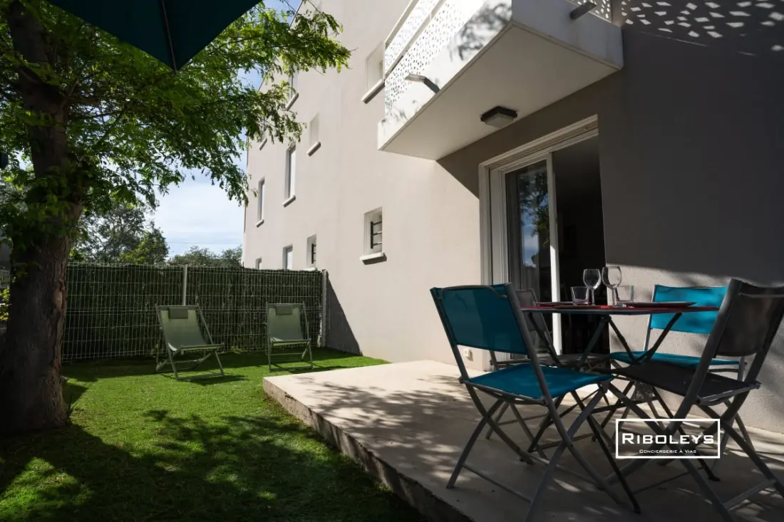 dalszöveg: Riboleys - Superbe T1 - 100m From The Beach