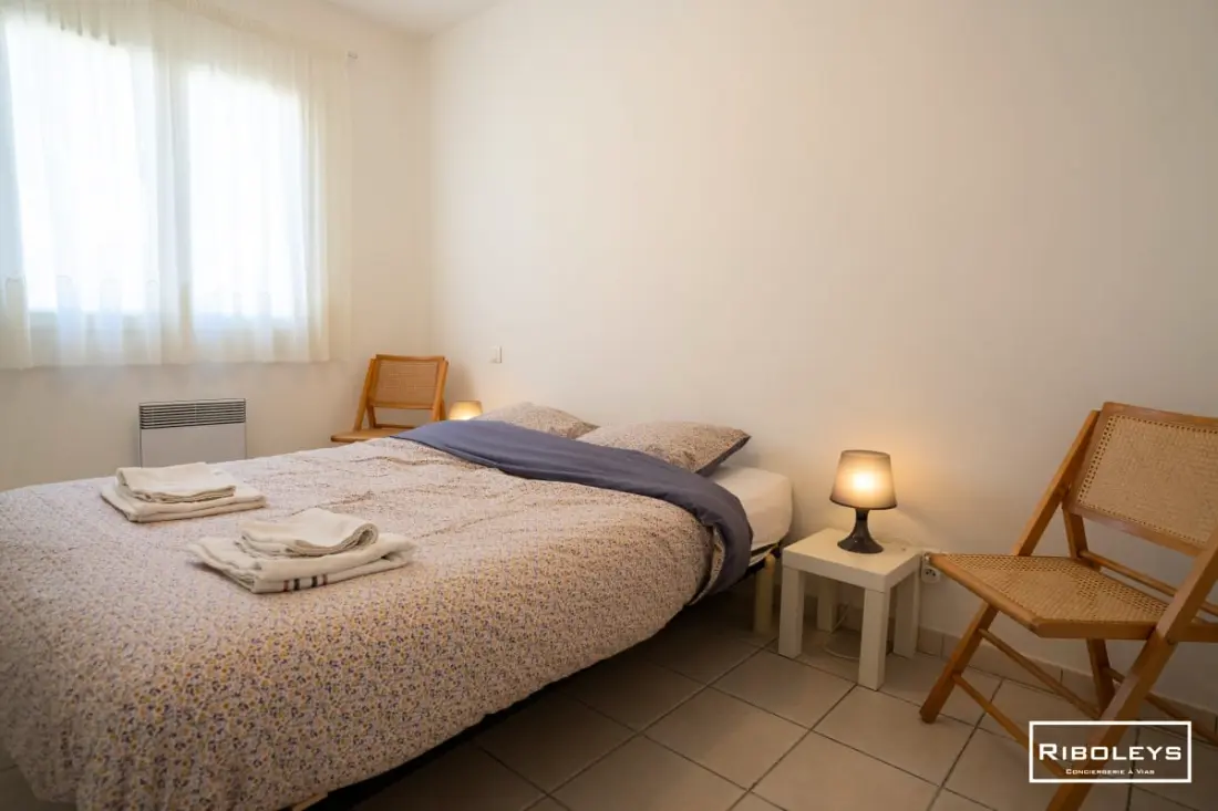 Riboleys - Villa Plain-piping úszómedencével és sziklával