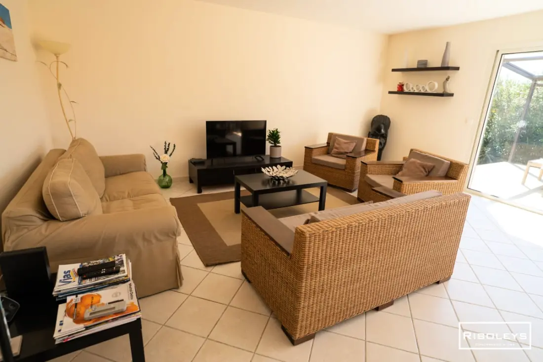 Riboleys - Villa Plain-piping úszómedencével és sziklával