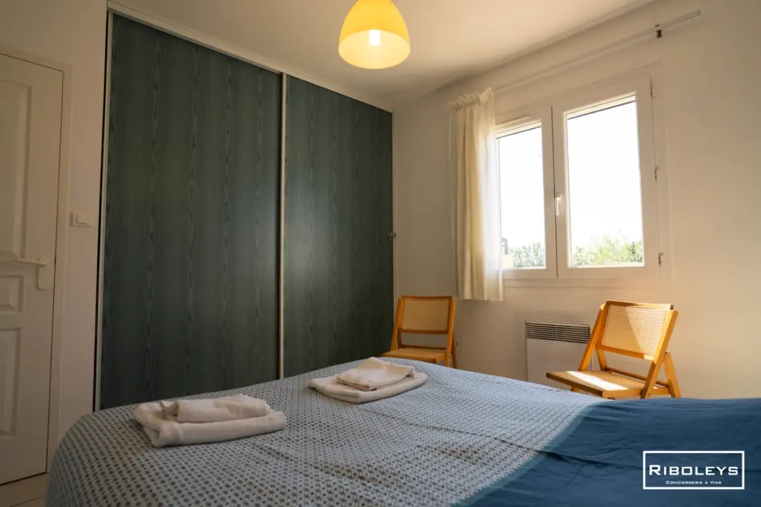 Riboleys - Villa Plain-piping úszómedencével és sziklával