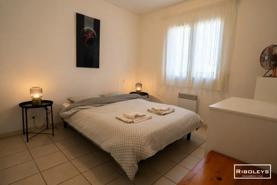 Riboleys - Villa Plain-piping úszómedencével és sziklával