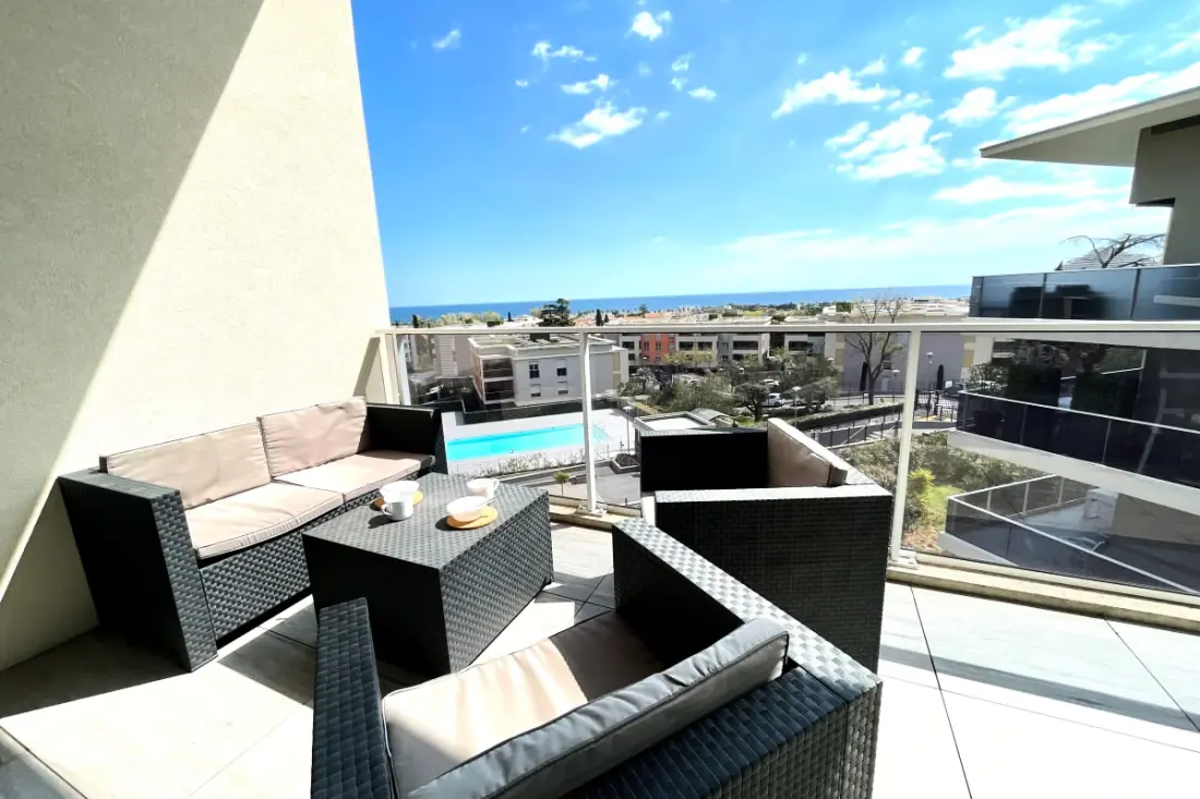 Superb Sea View Apartment in Villeneuve-loubet