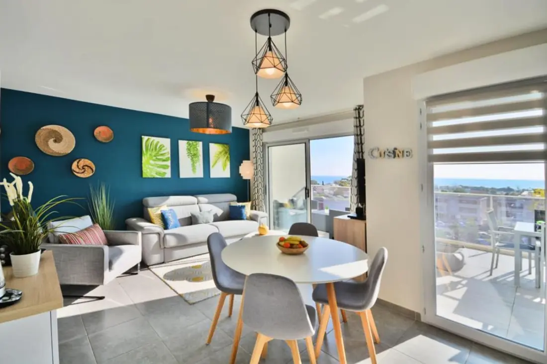 Superb Sea View Apartment in Villeneuve-loubet
