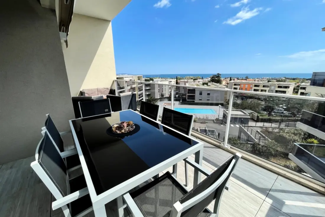 Superb Sea View Apartment in Villeneuve-loubet