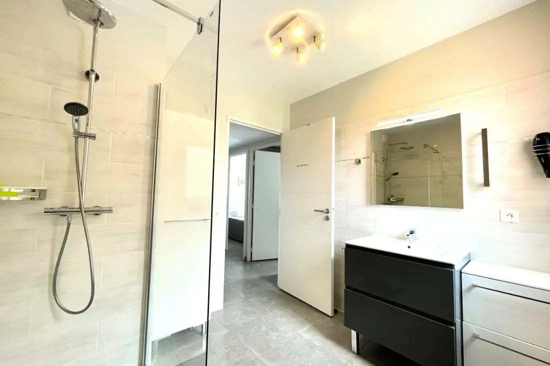 Superb Sea View Apartment in Villeneuve-loubet