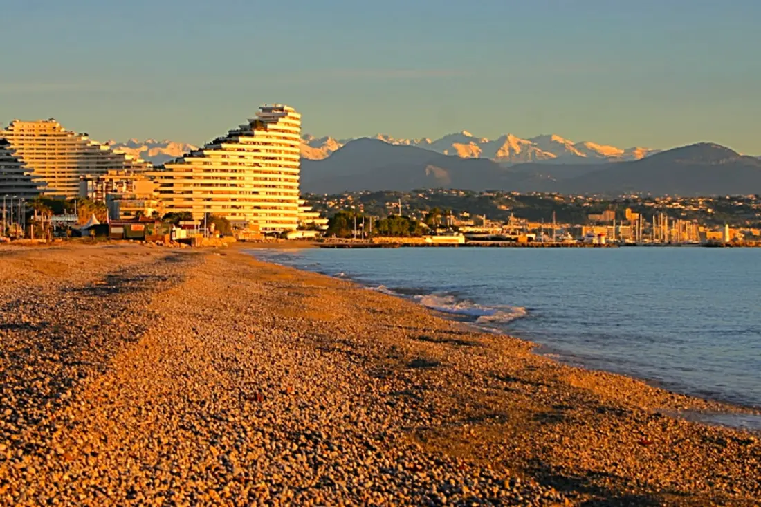 Superb Sea View Apartment in Villeneuve-loubet