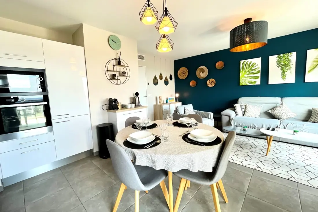 Superb Sea View Apartment in Villeneuve-loubet