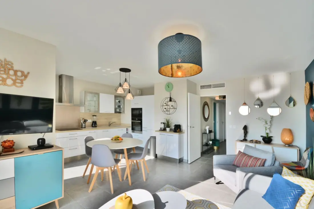Superb Sea View Apartment in Villeneuve-loubet