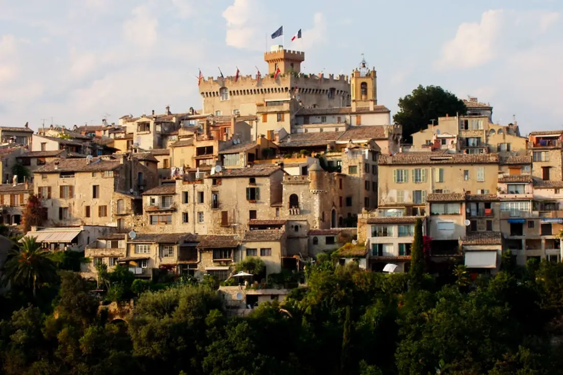 Superb Sea View Apartment in Villeneuve-loubet