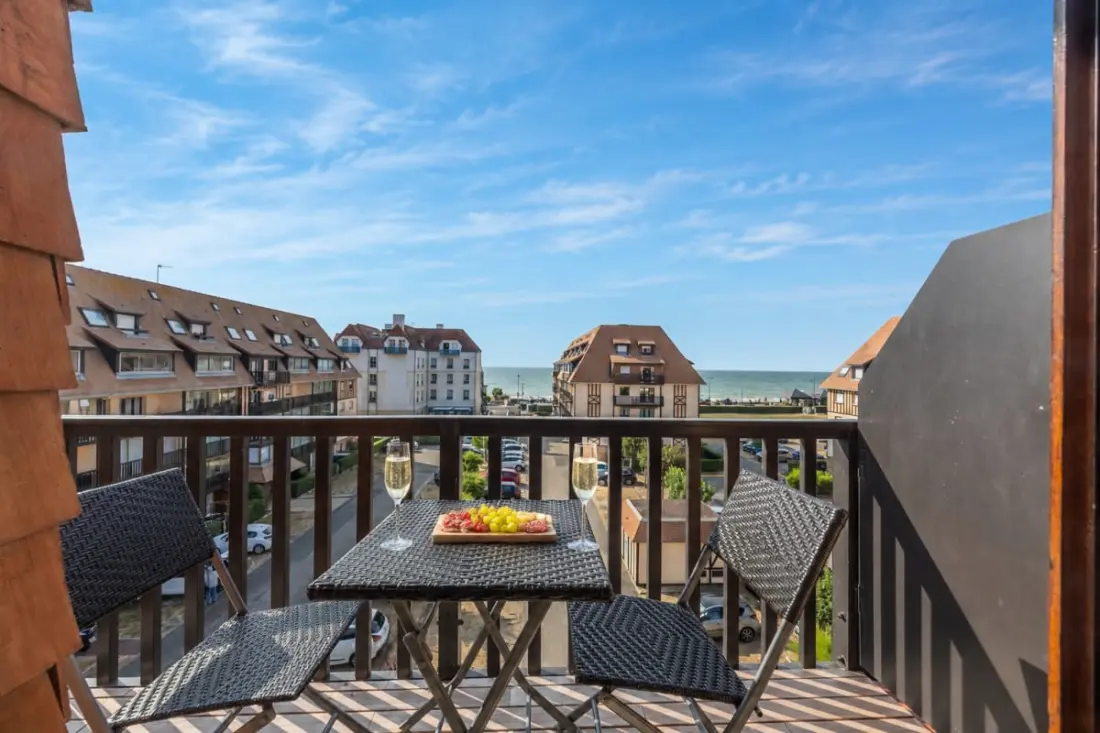The Balcony of the Grand Cap - Sea View (A nagyvárosi térség)