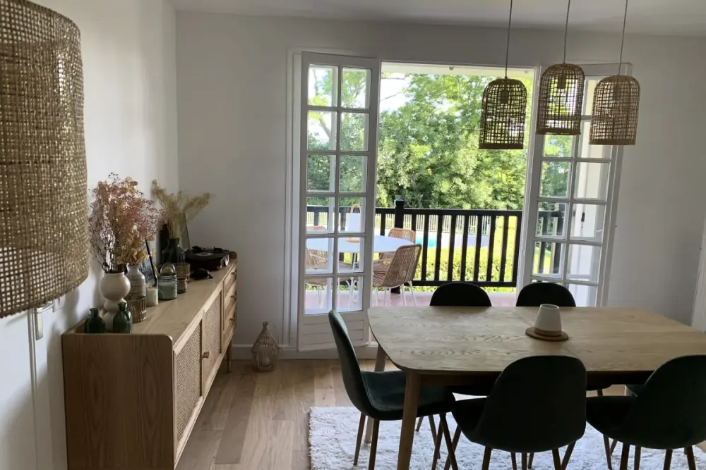 Appartement met zwembad - vlakbij treinstation