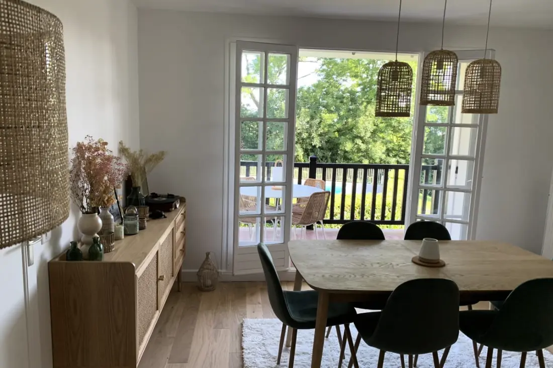 Apartman úszómedencével - a vasútállomás közelében