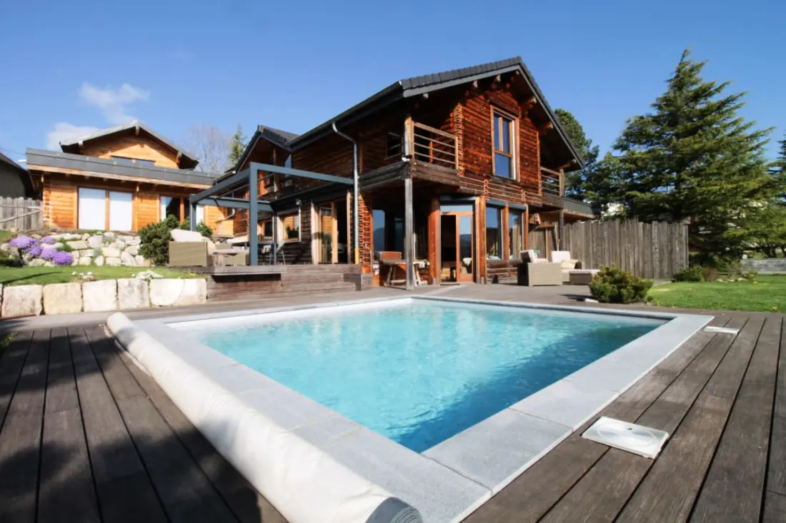 Csodálatos Chalet medencével és nézettel
