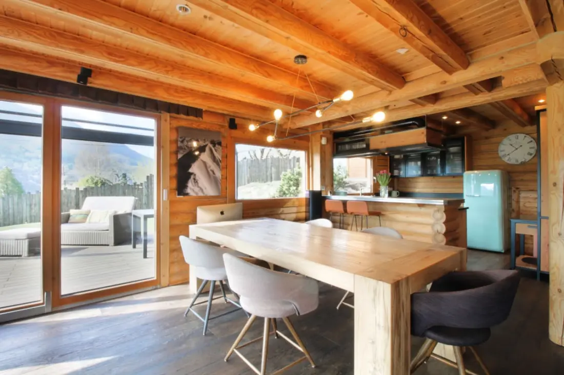 Csodálatos Chalet medencével és nézettel