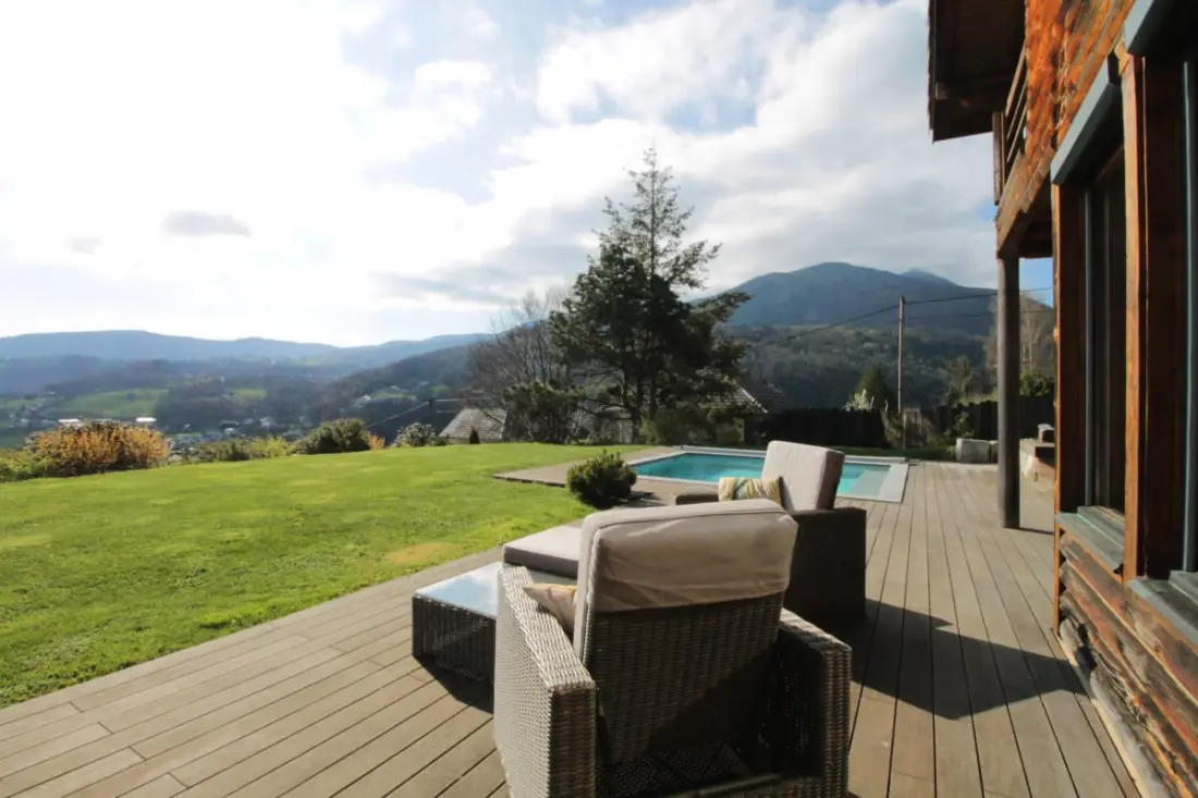 Csodálatos Chalet medencével és nézettel