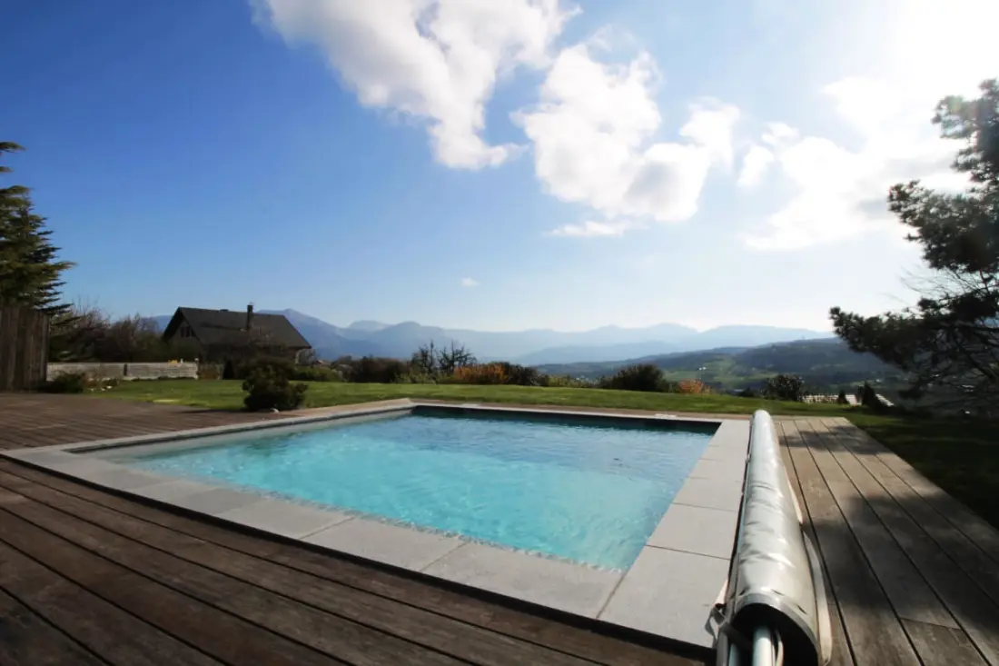 Csodálatos Chalet medencével és nézettel