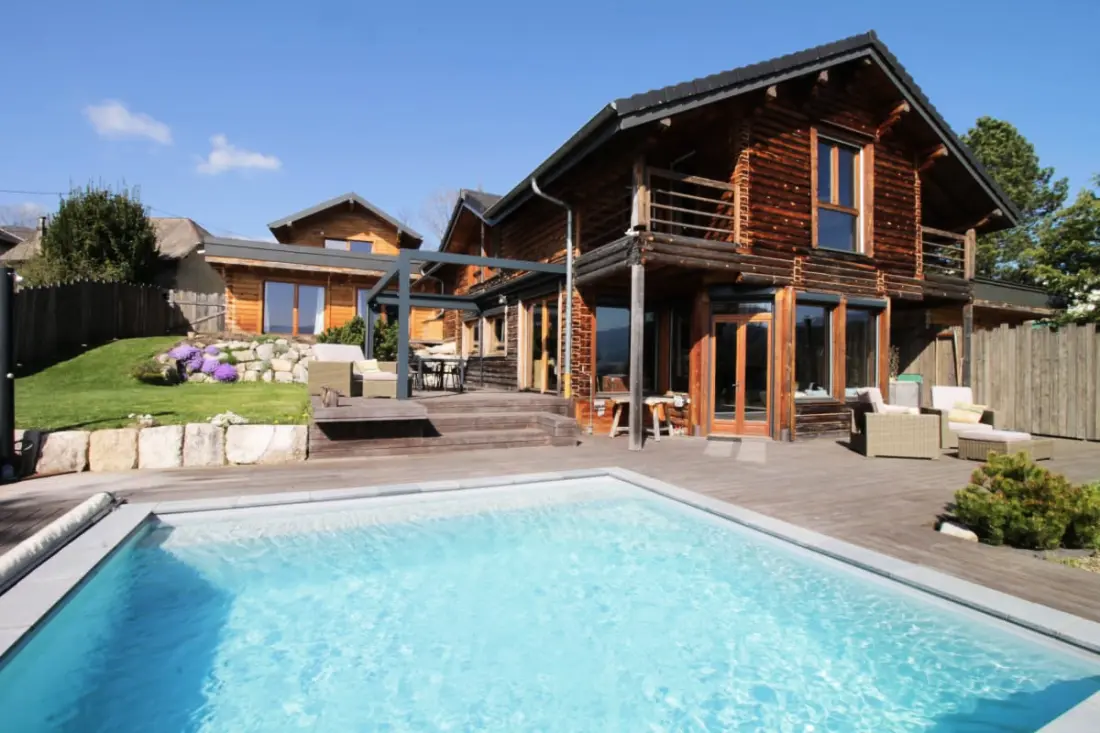 Csodálatos Chalet medencével és nézettel