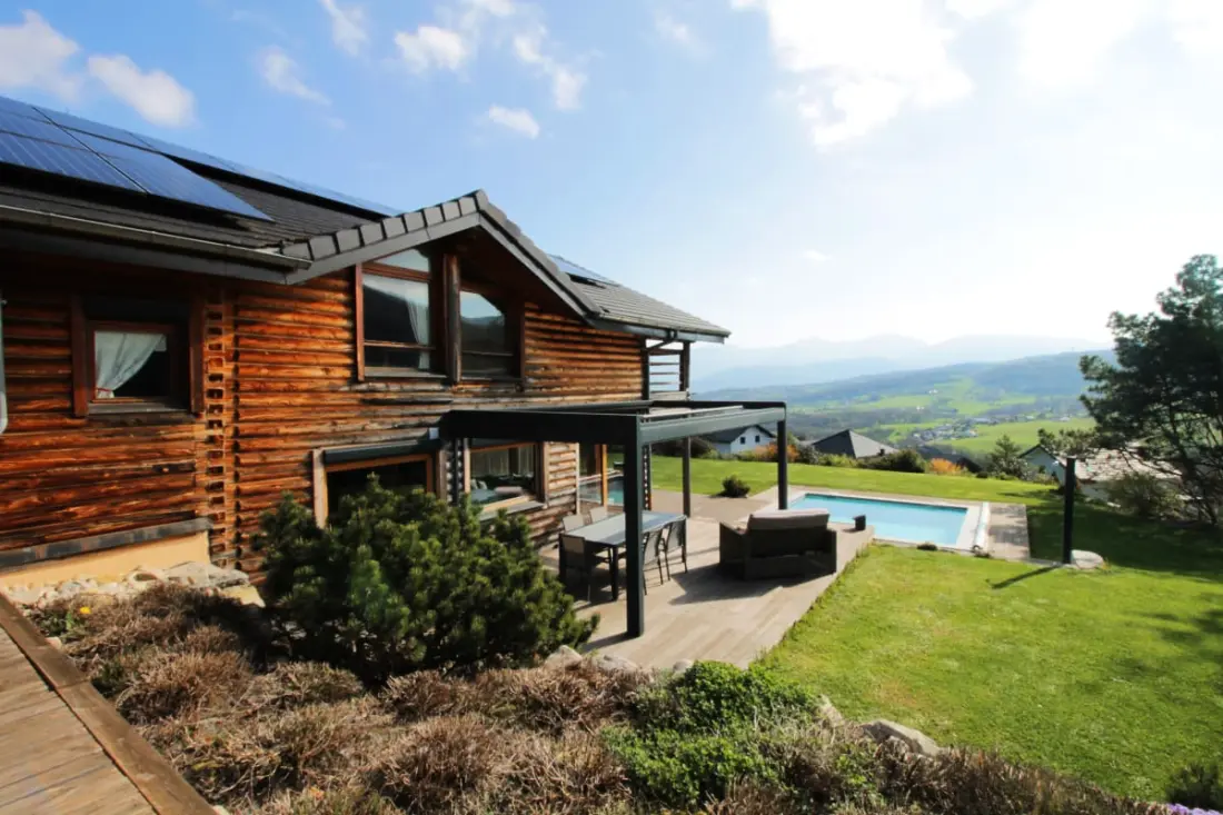 Csodálatos Chalet medencével és nézettel