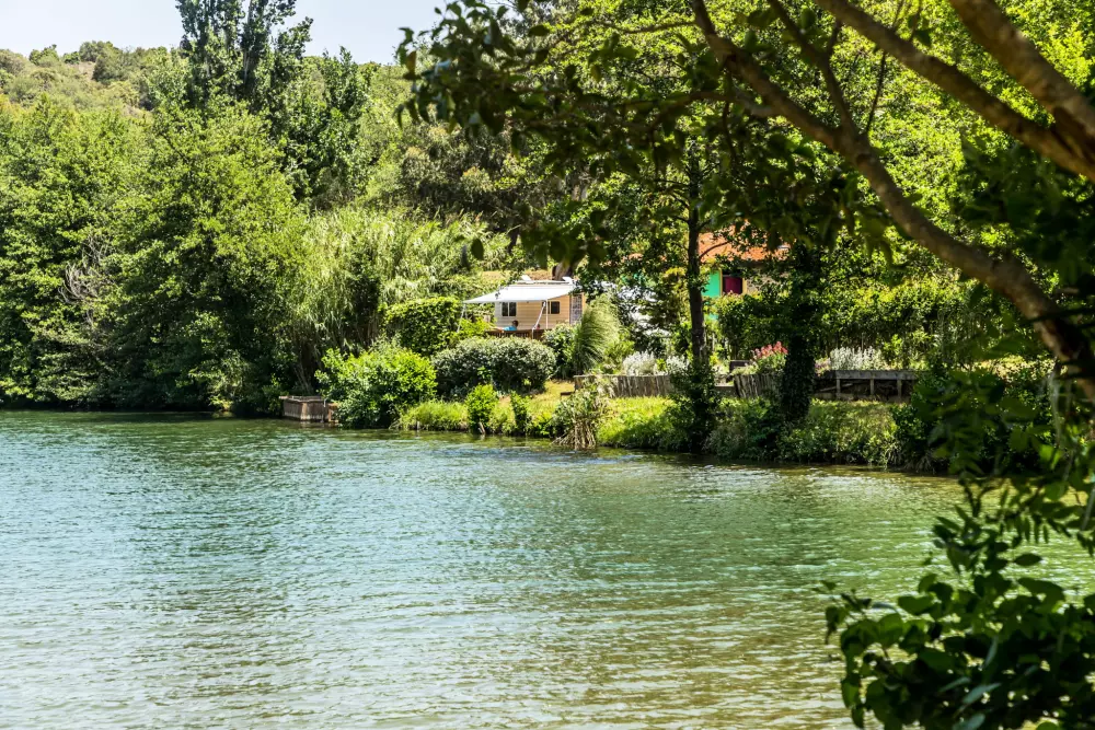 Camping Les Rives Du Lac De Vinca 3 Stjerner★★★