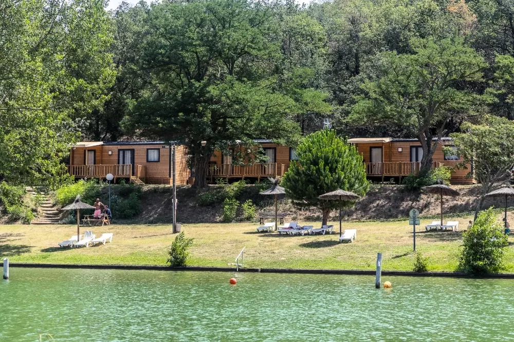 Camping Les Rives Du Lac De Vinca 3 Stjerner★★★