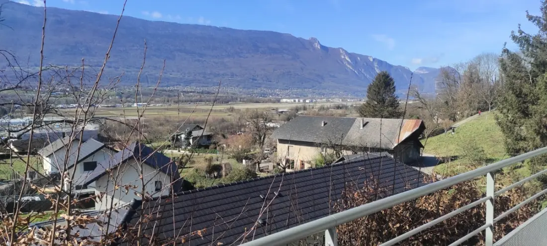 Szép új ház a városok és a tavak között